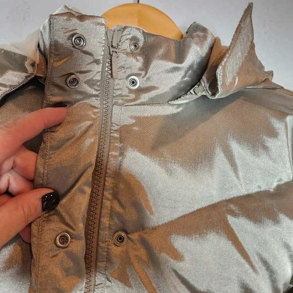 Gap girls down puffercoat, champagne color.   Youth XXL. - Picture 17 of 17